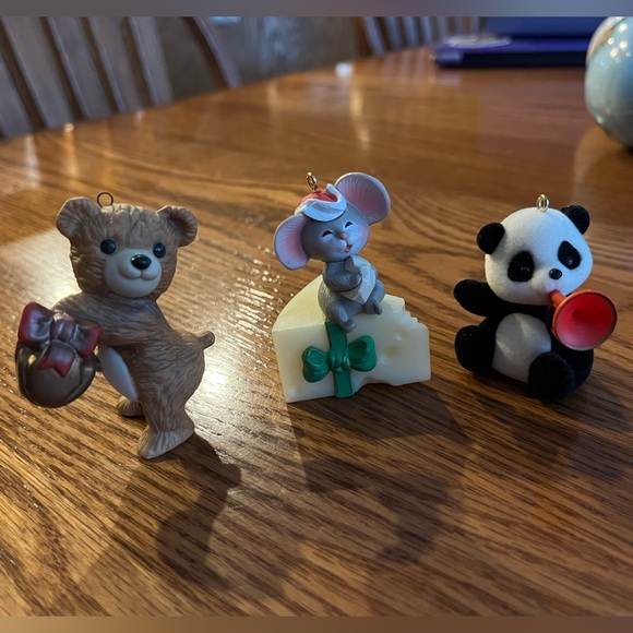 Bundle of 15 vintage Hallmark Keepsake ornaments. - Picture 10 of 11